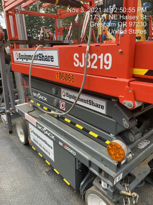 2020 Skyjack SJIII-3219 Solid NM Tires, Half height spring hinged entry gate, Dual Beacons, 800W Inverter