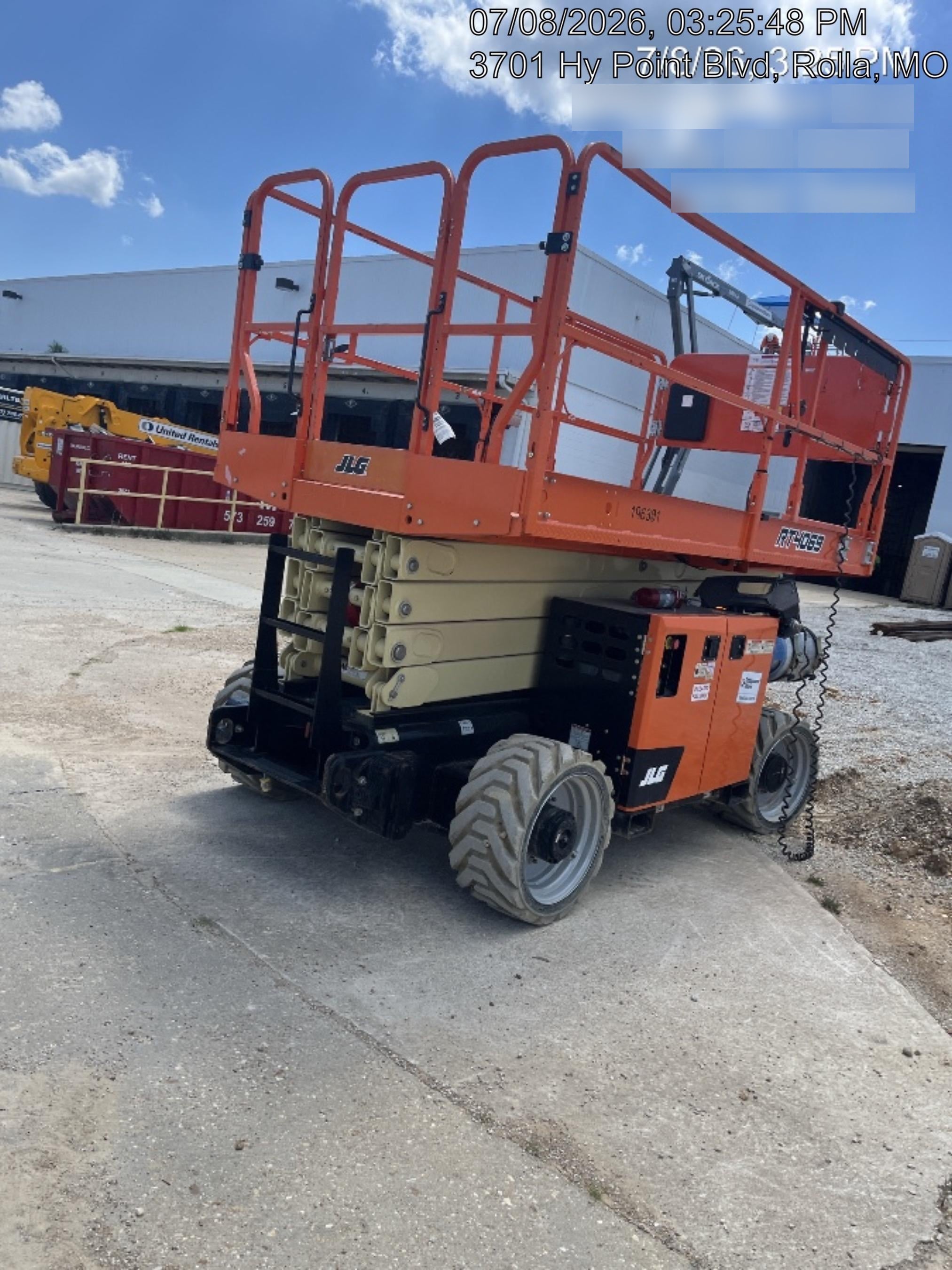 2021 JLG RT4069