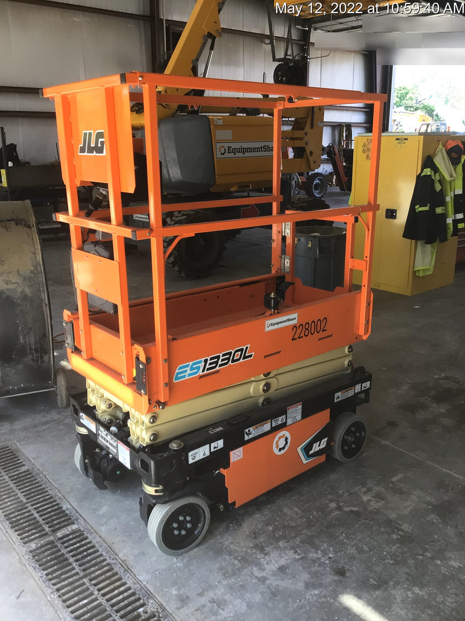 2022 JLG ES1330L