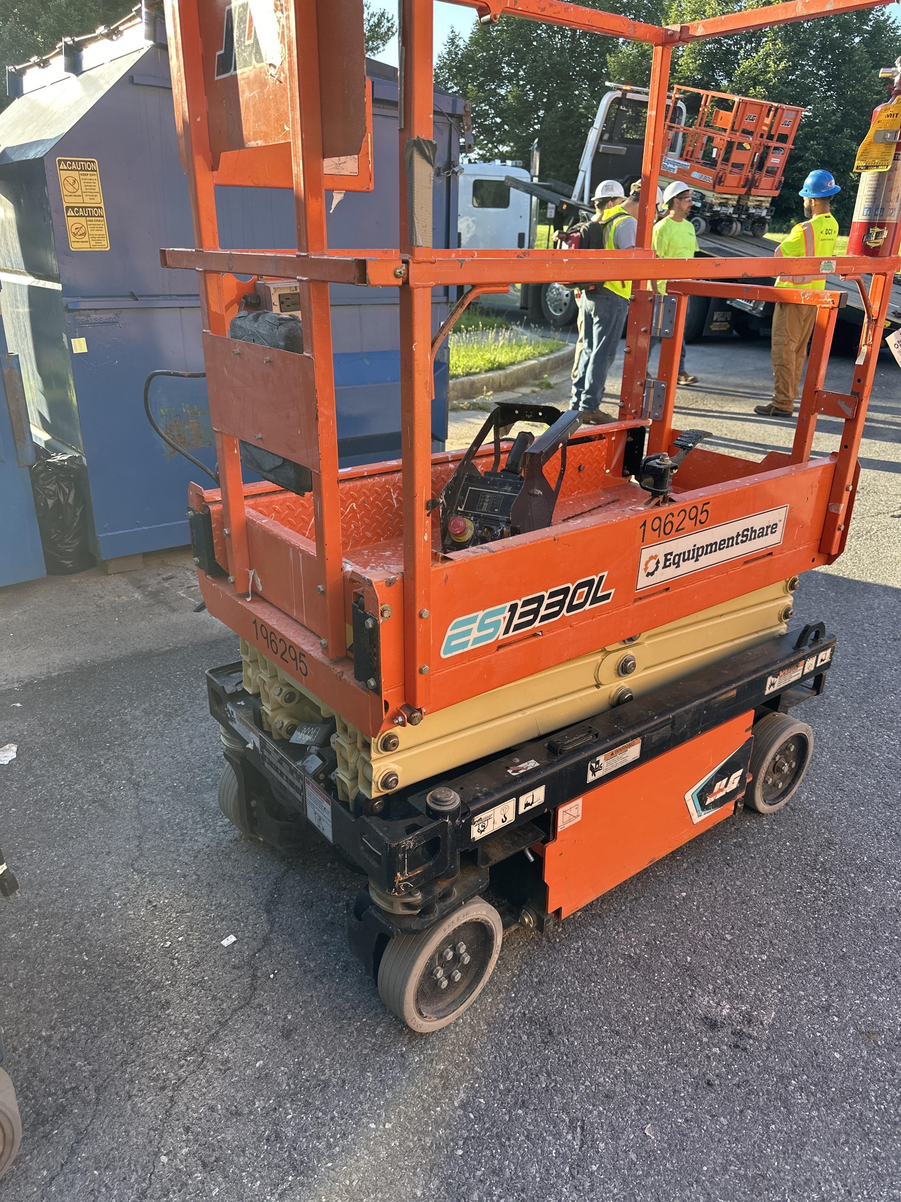 2021 JLG ES1330L