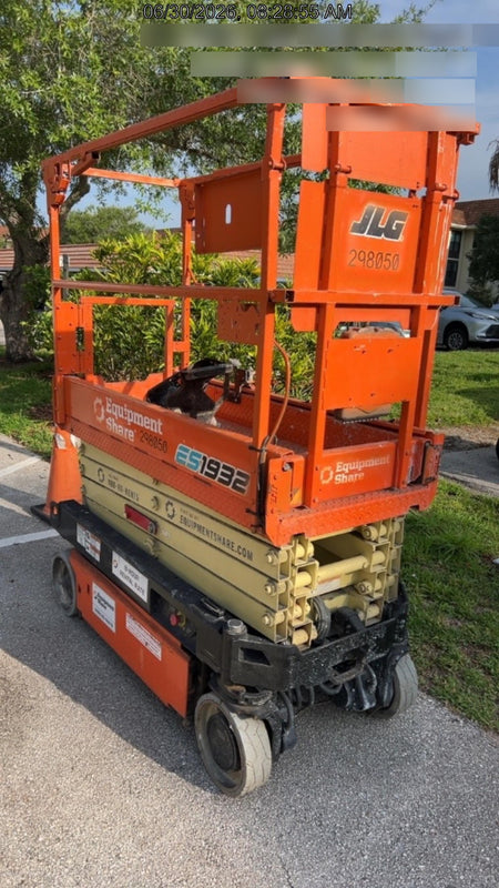 2023 JLG ES1932