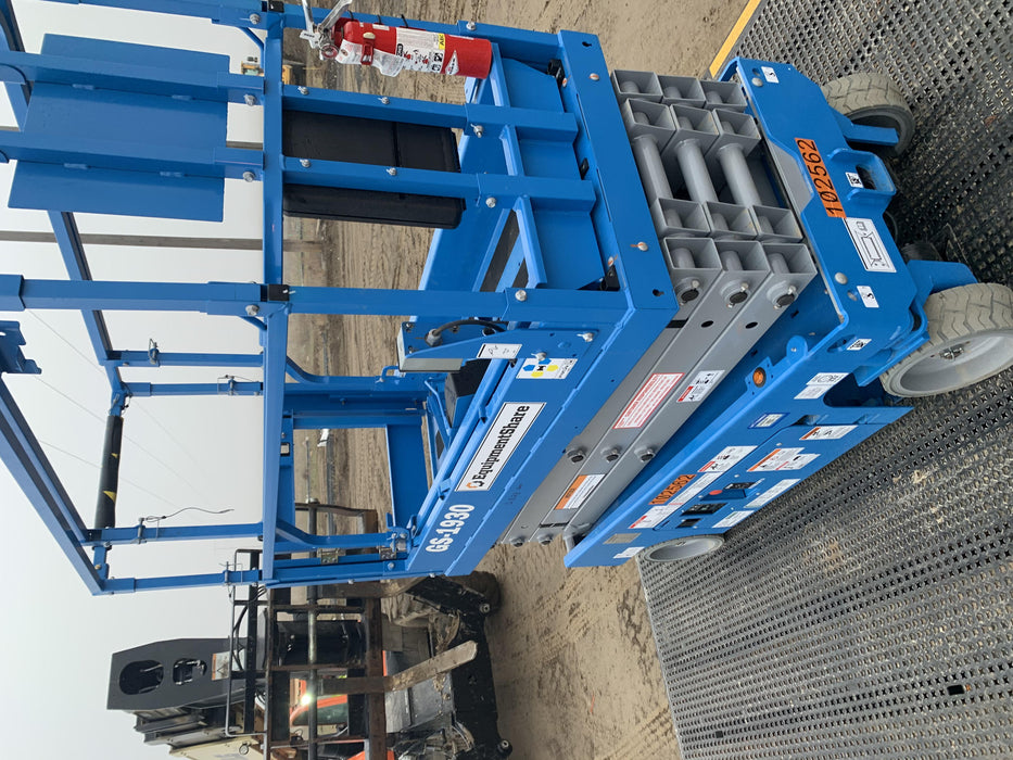 2020 Genie GS-1930 Solid Non Marking Tires, Beacon, Folding rails with half height swing gate, 800W Inverter