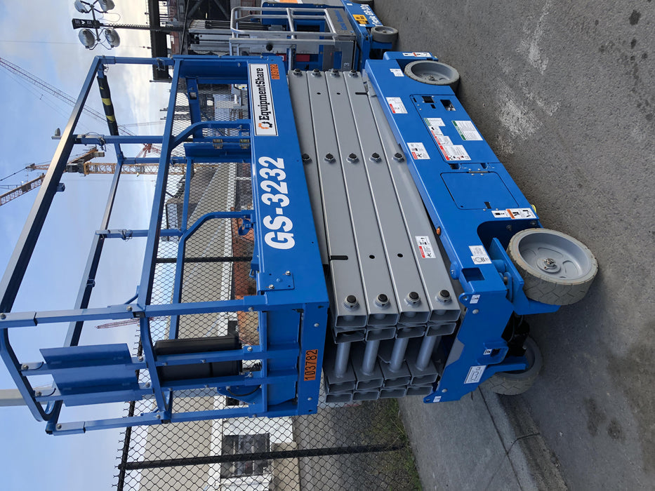 2020 Genie GS-3232 Standard, Folding half height swing gate, 800W Inverter