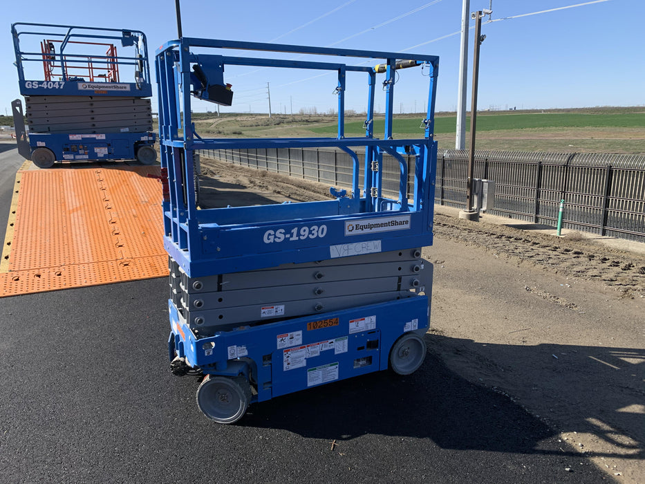 2020 Genie GS-1930 Solid Non Marking Tires, Beacon, Folding rails with half height swing gate, 800W Inverter