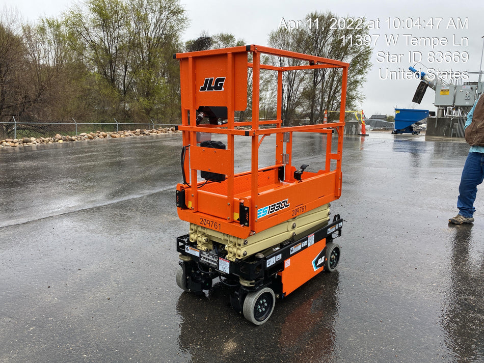 2022 JLG ES1330L