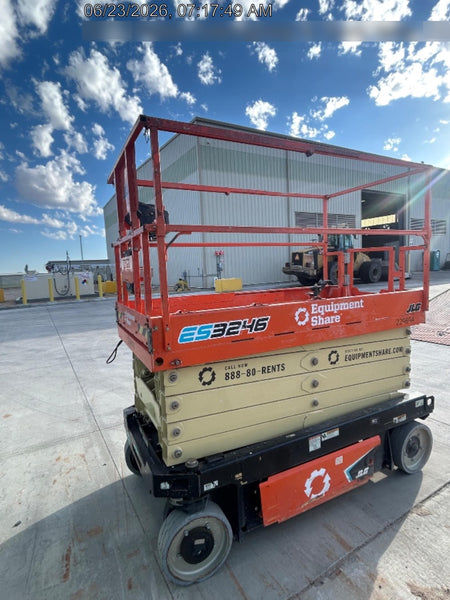 2022 JLG ES3246