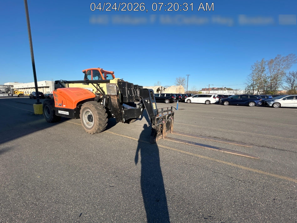 2021 JLG 1075