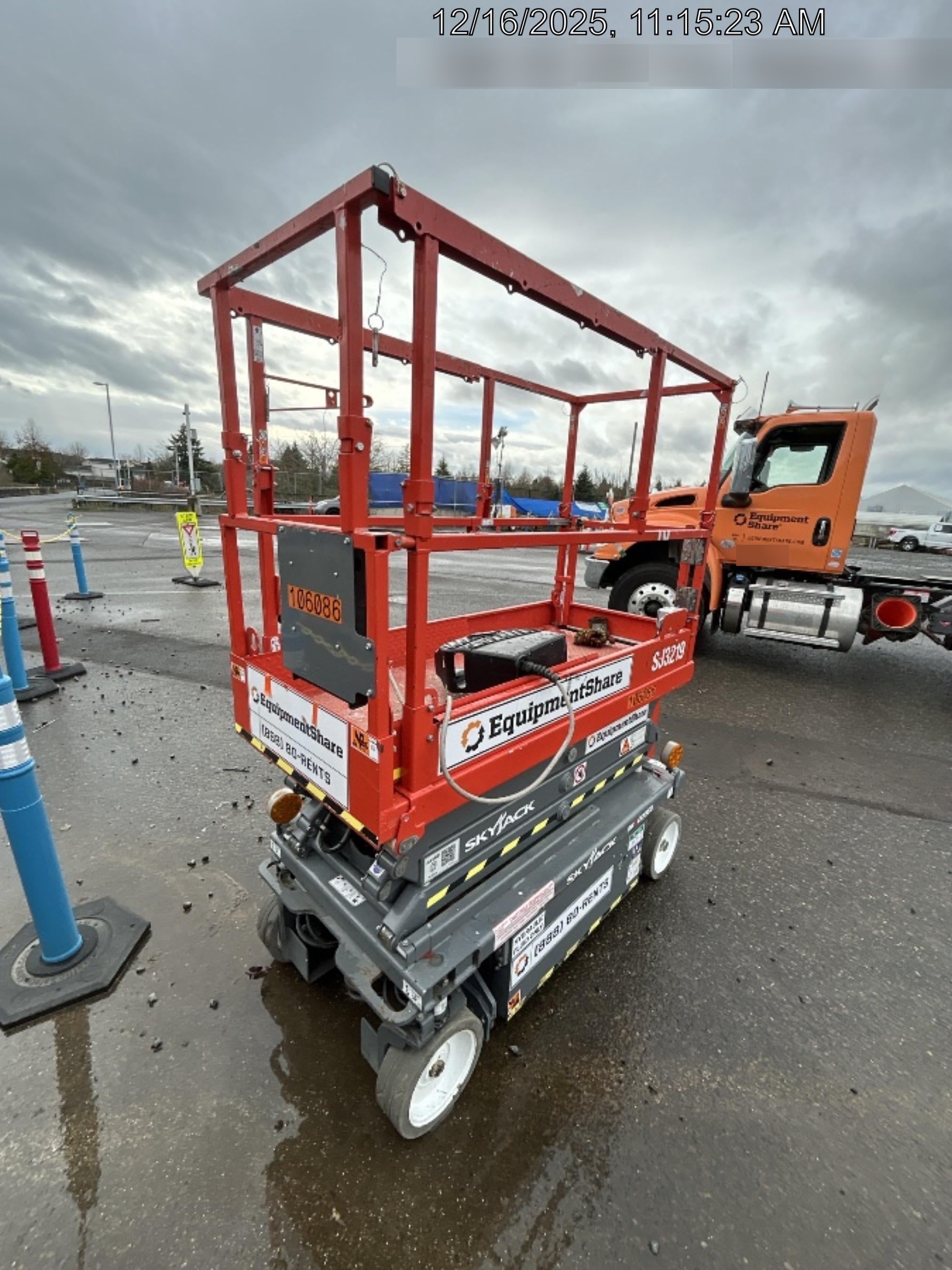 2020 Skyjack SJIII-3219 Solid NM Tires, Half height spring hinged entry gate, Dual Beacons, 800W Inverter