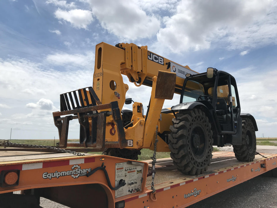 2019 JCB 512-56 Canopy, 109 HP, Solid Tires, STD Worklight, Beacon, Aux Hydraulics, Lifting Eye, Back up Alarm w/66" Carriage/60" Forks