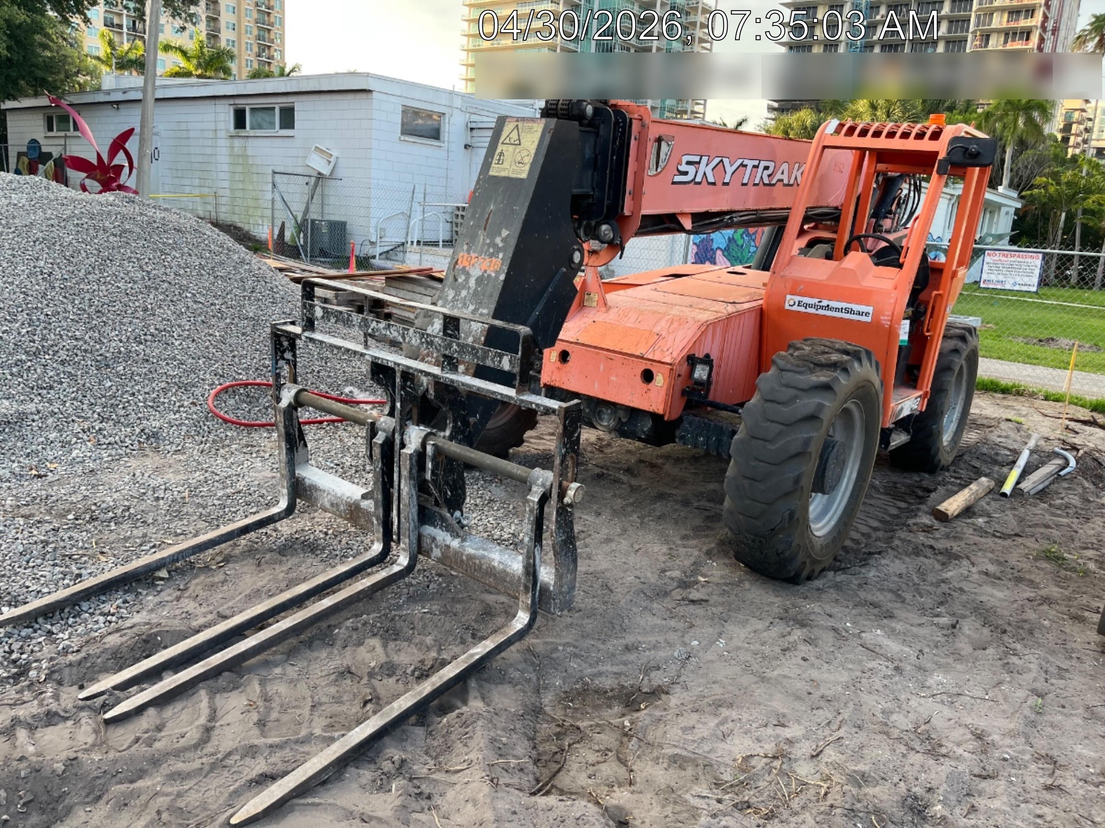 2017 Skytrak 6042 42' REACH, PALLET FORKS, 6k, FOAM FILLED TIRES