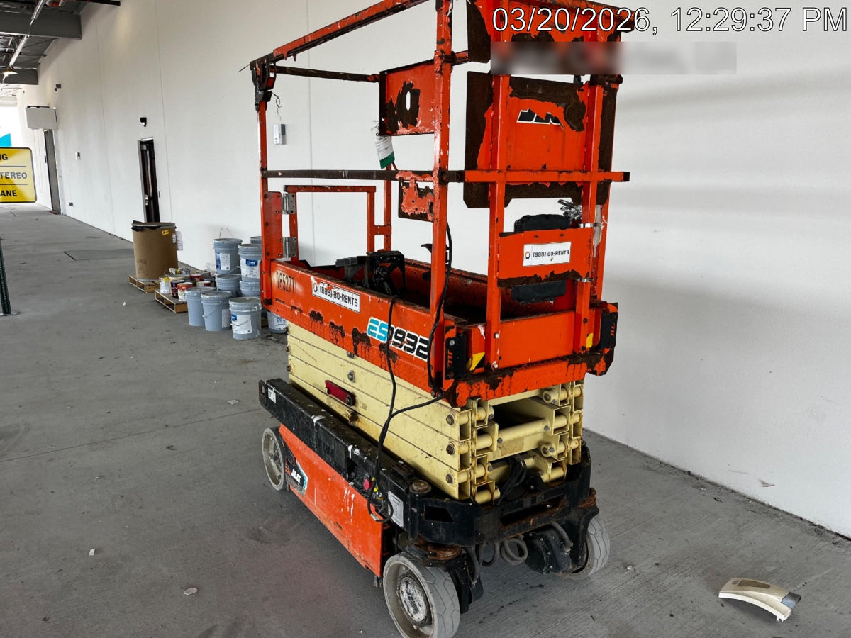 2021 JLG ES1932