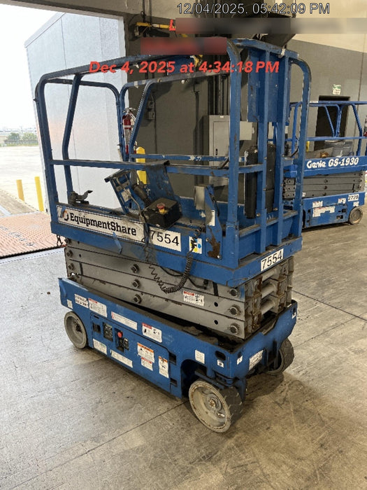 2017 Genie GS-1930 Genie GS-1930 Lift w/Fixed Rail and Chain Entry
