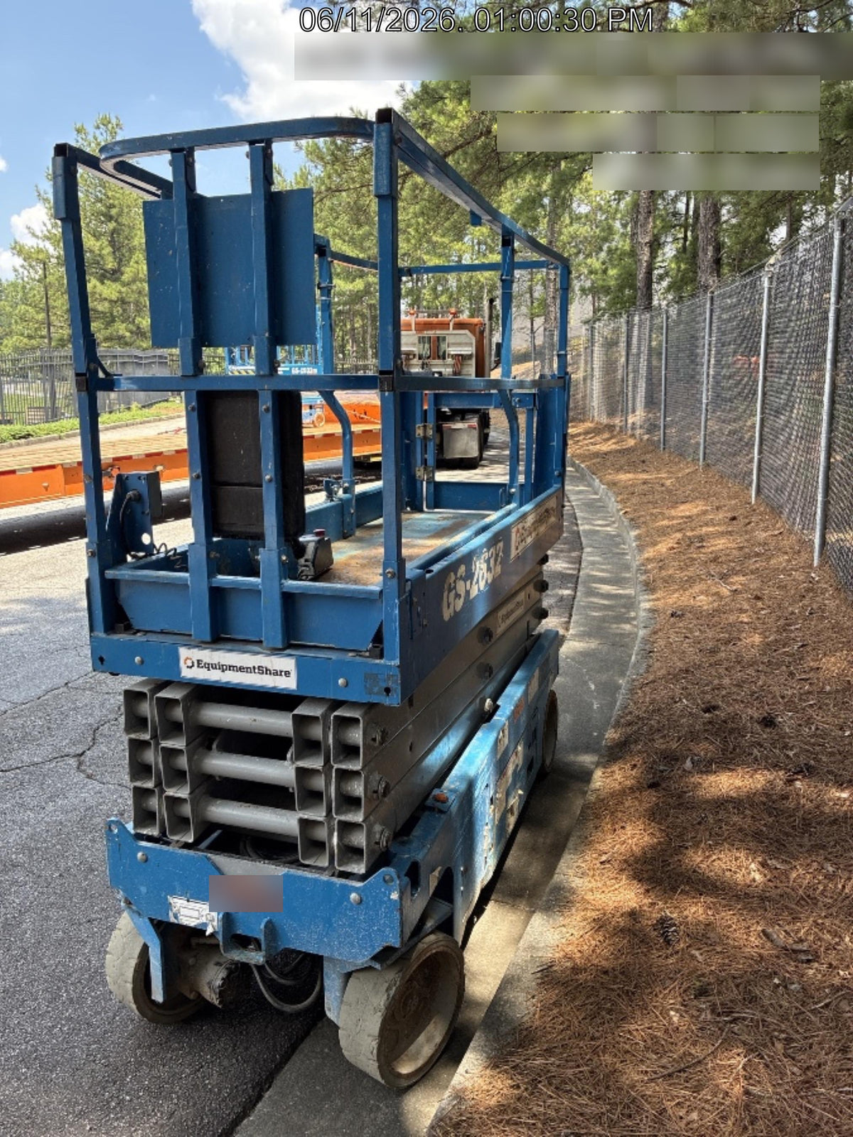 2019 Genie GS-2632 Folding rails with half height swing gate