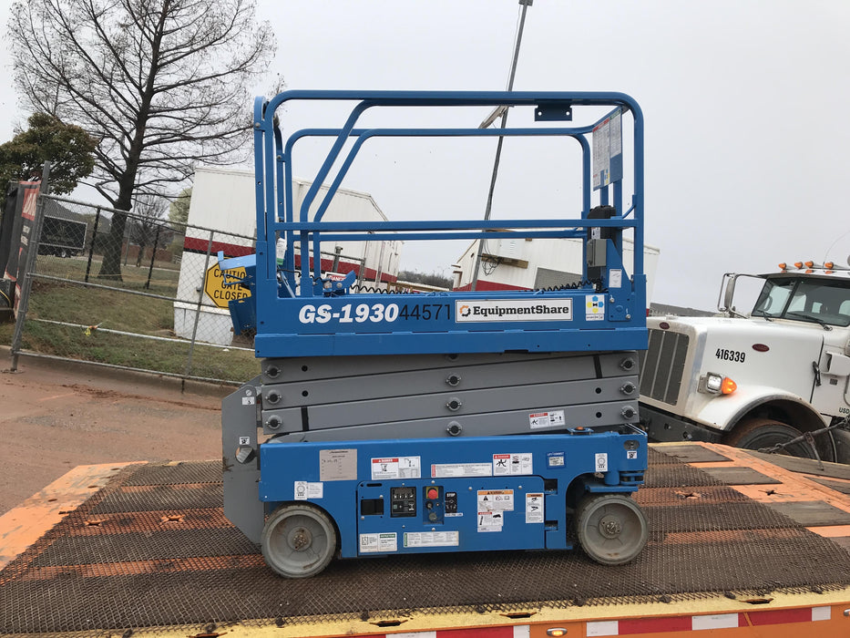 2019 Genie GS-1930 Fixed rails with chain Entry