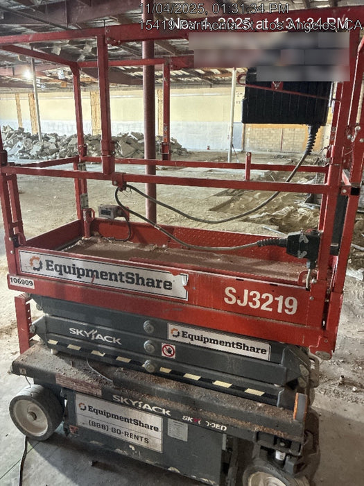 2020 Skyjack SJIII-3219 Solid NM Tires, Half height spring hinged entry gate, Dual Beacons, 800W Inverter