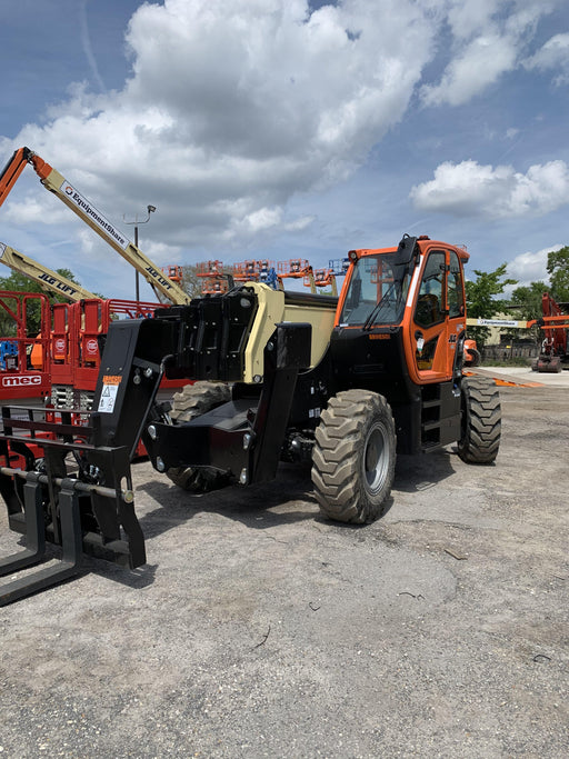 2021 JLG 1075