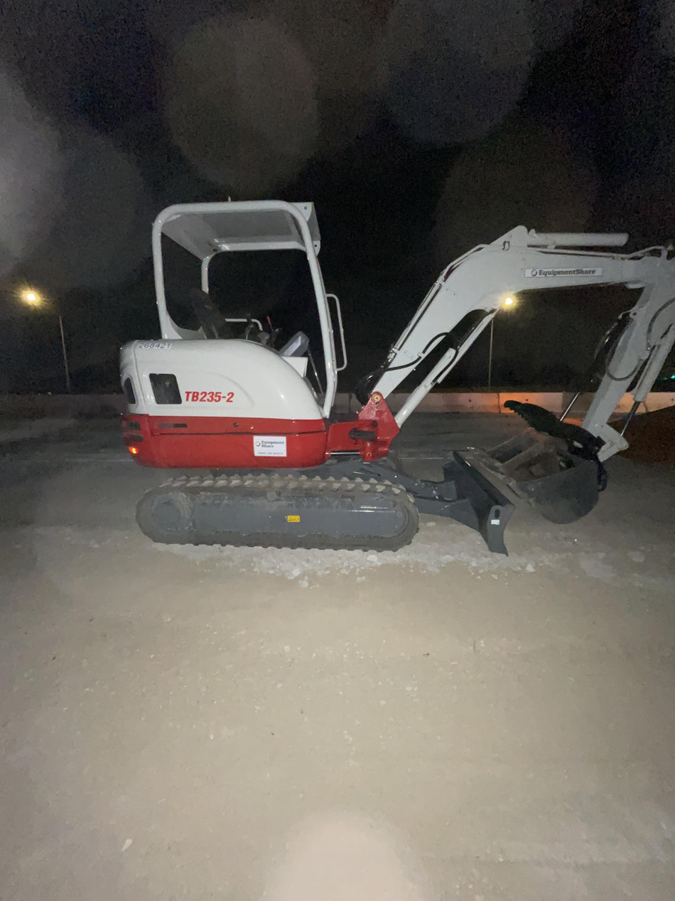 2022 TAKEUCHI TB235-2R