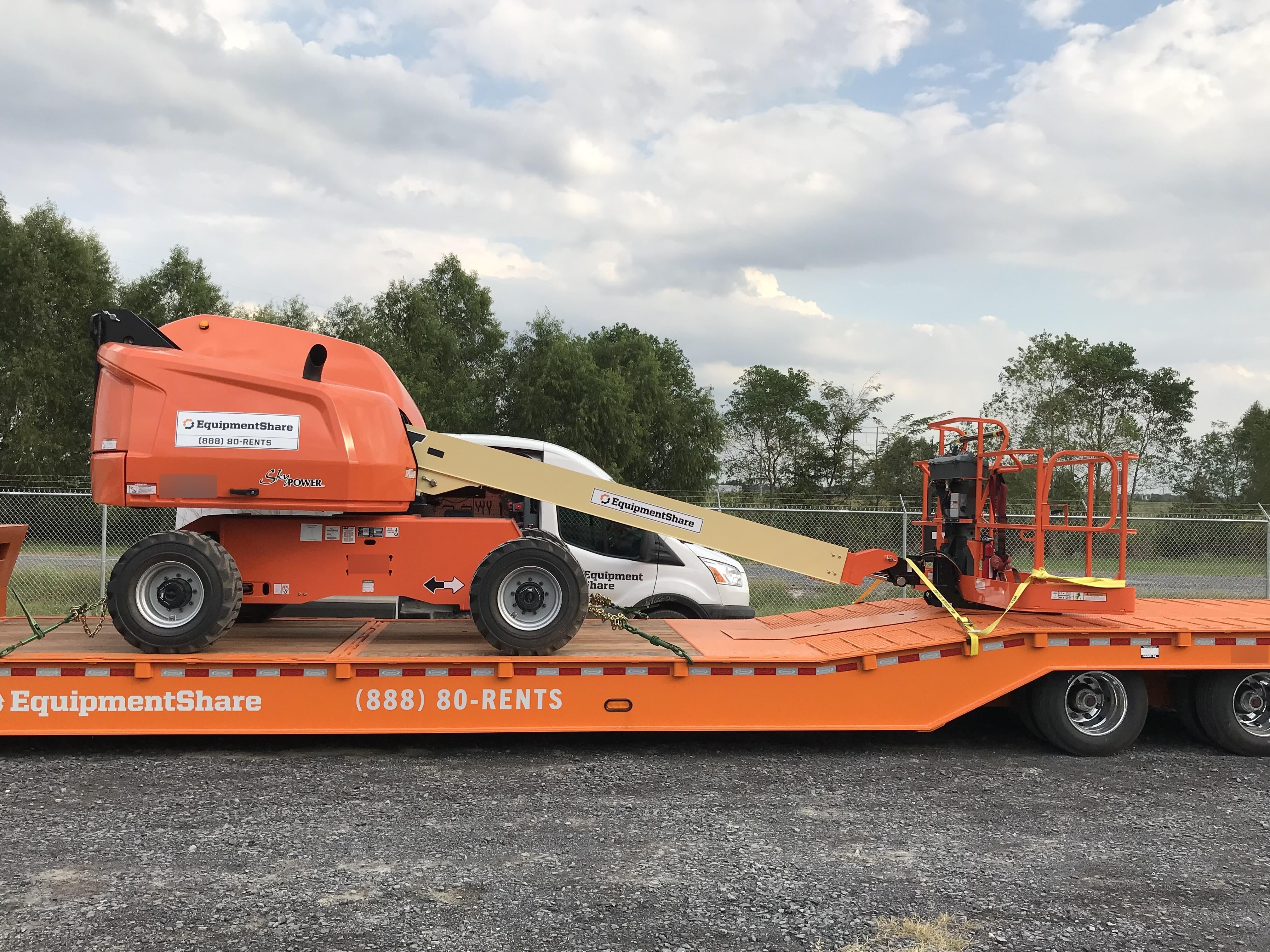 2019 JLG 400S
