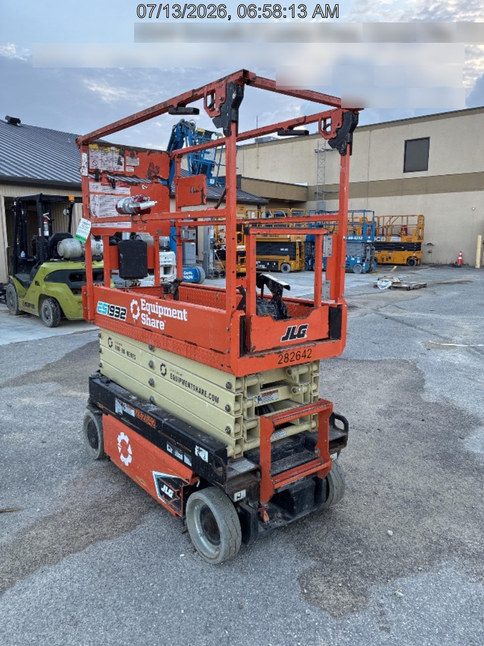 2022 JLG ES1932