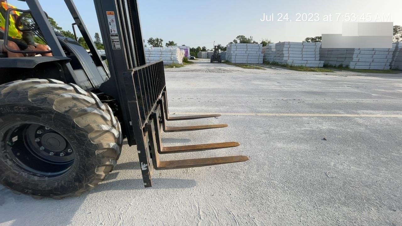 2022 CASE 588H