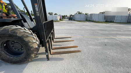 2022 CASE 588H