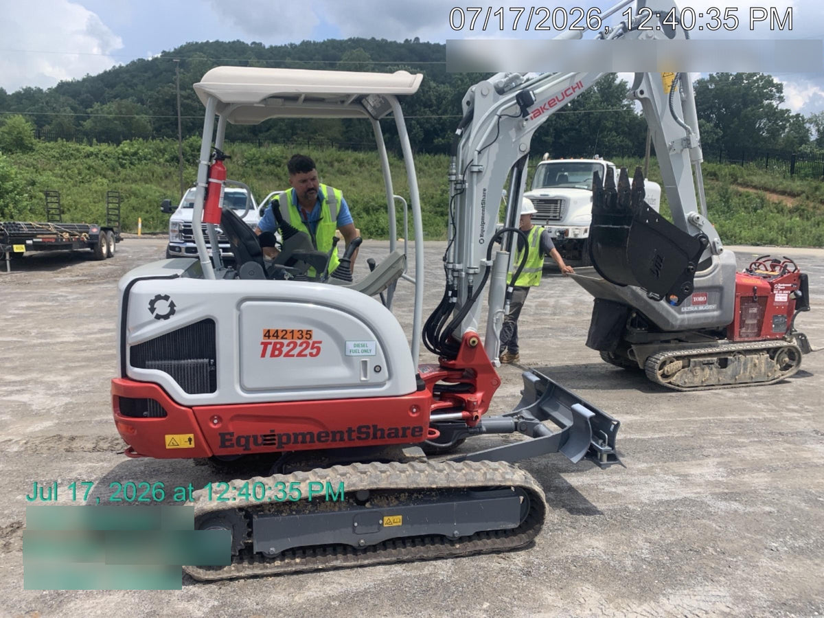 2023 TAKEUCHI TB225R