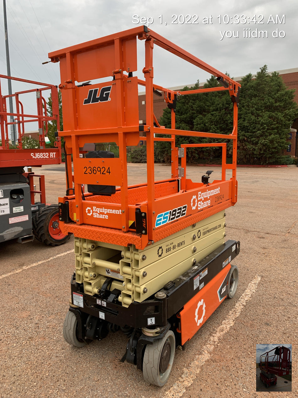 2022 JLG ES1932