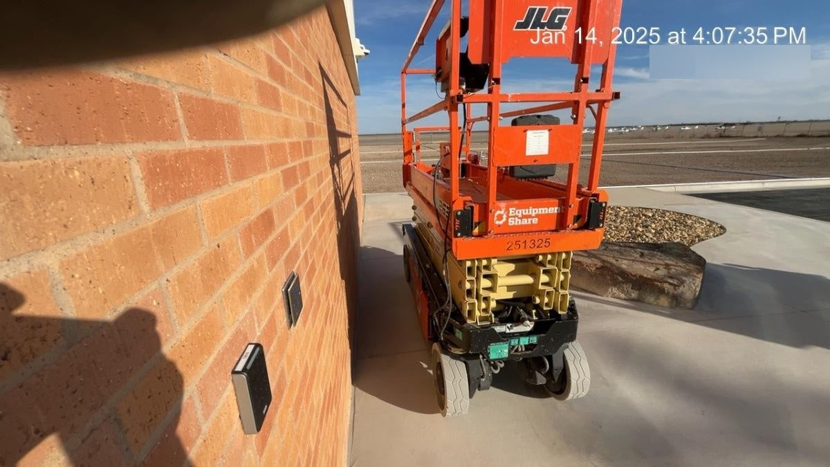 2022 JLG ES2632