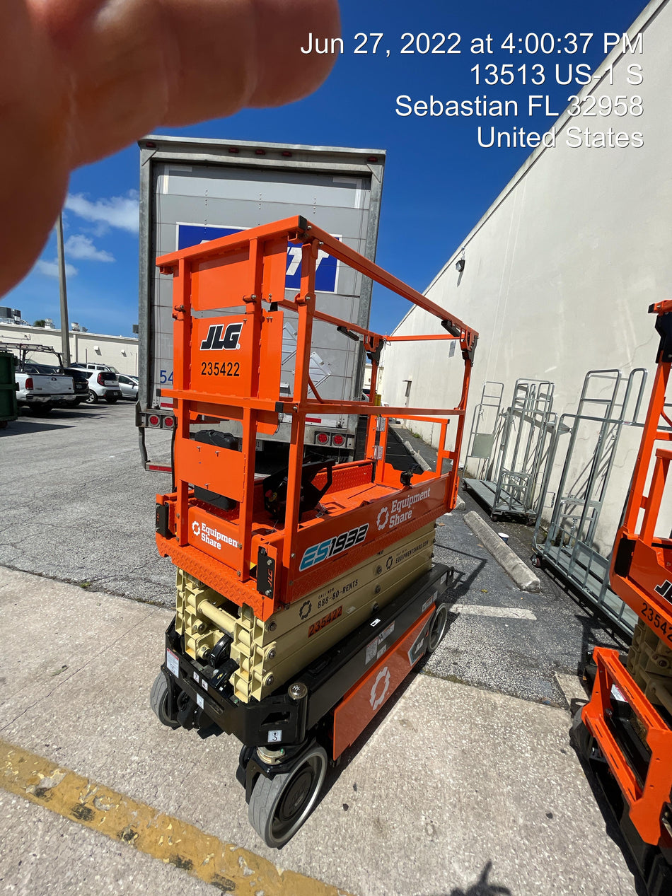 2022 JLG ES1932