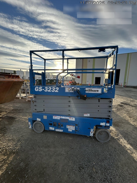 2020 Genie GS-3232 Standard, Folding half height swing gate, 800W Inverter