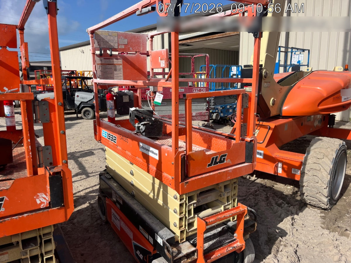 2021 JLG ES1932