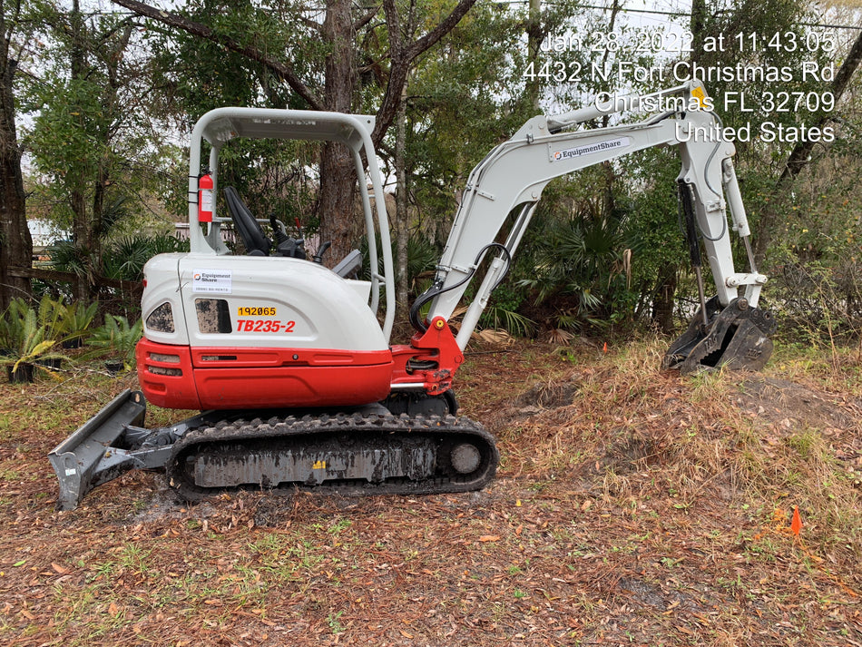2021 TAKEUCHI TB235-2R