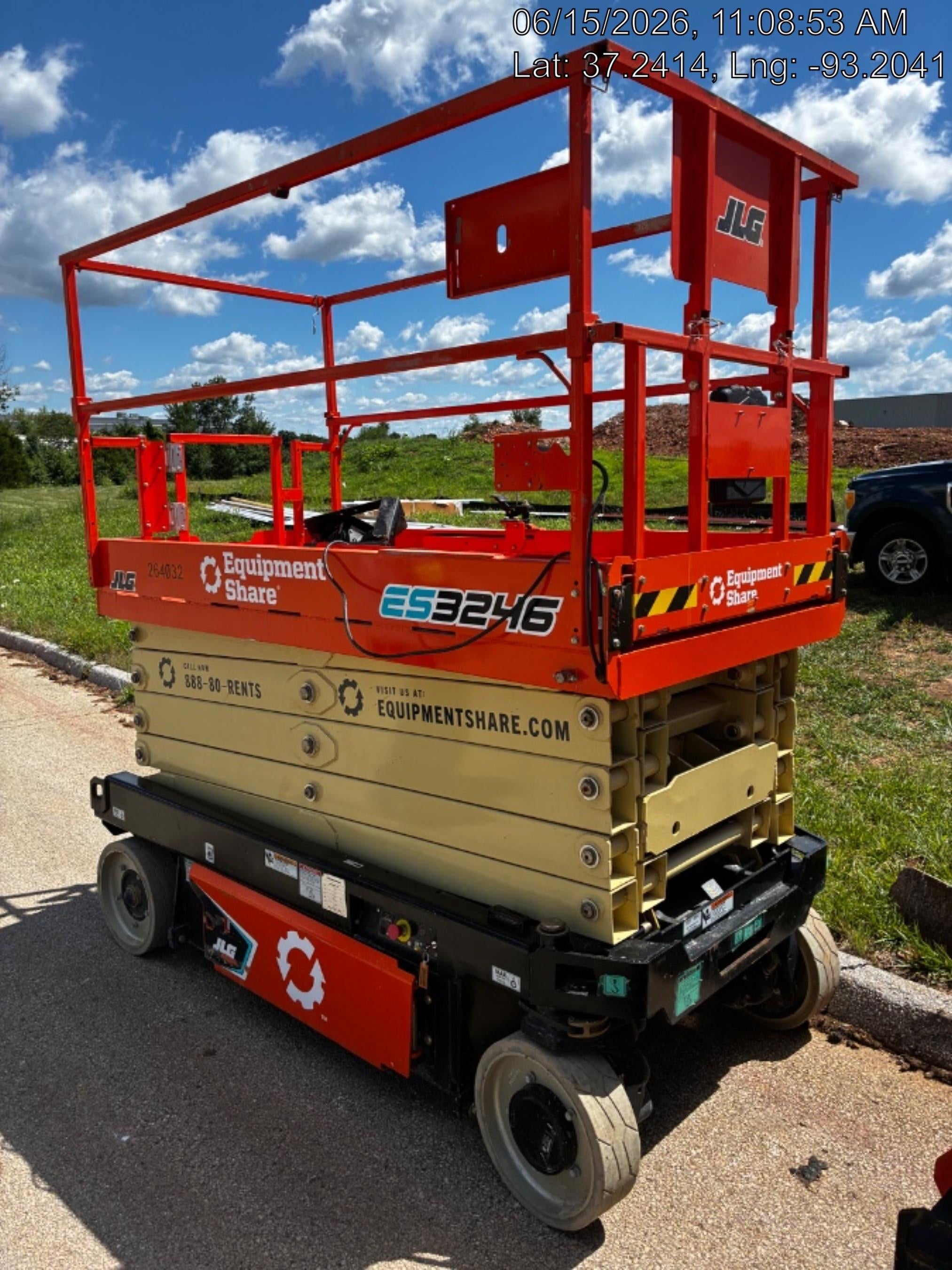 2022 JLG ES3246