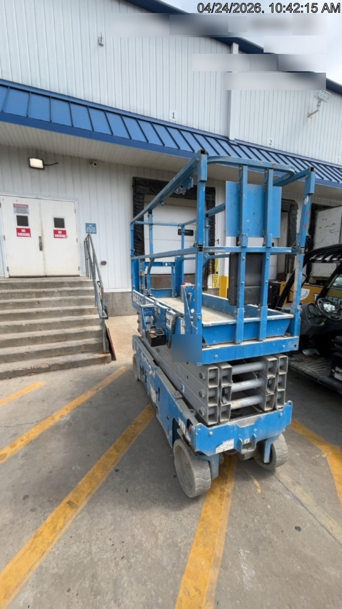 2019 Genie GS-2632 Folding rails with half height swing gate