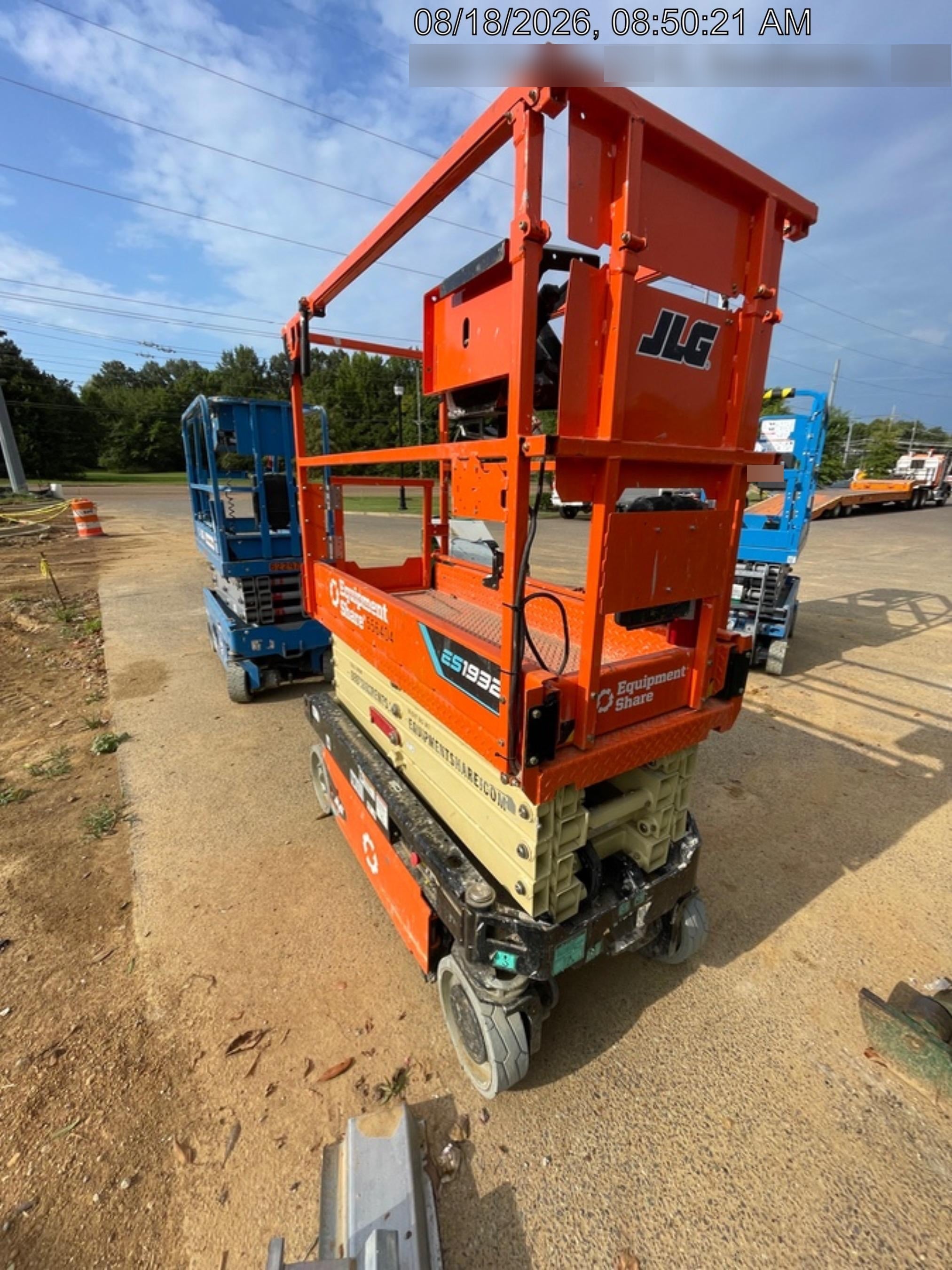 2025 JLG ES1932