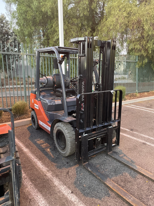 2022 TOYOTA 8FGU25 LP w/ Scale