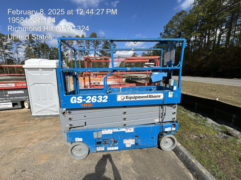 2019 Genie GS-2632 Folding rails with half height swing gate