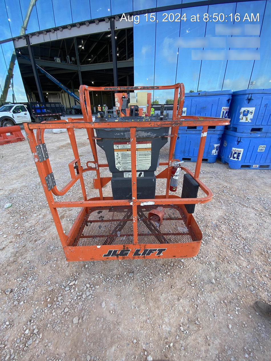 2019 JLG E300AJP