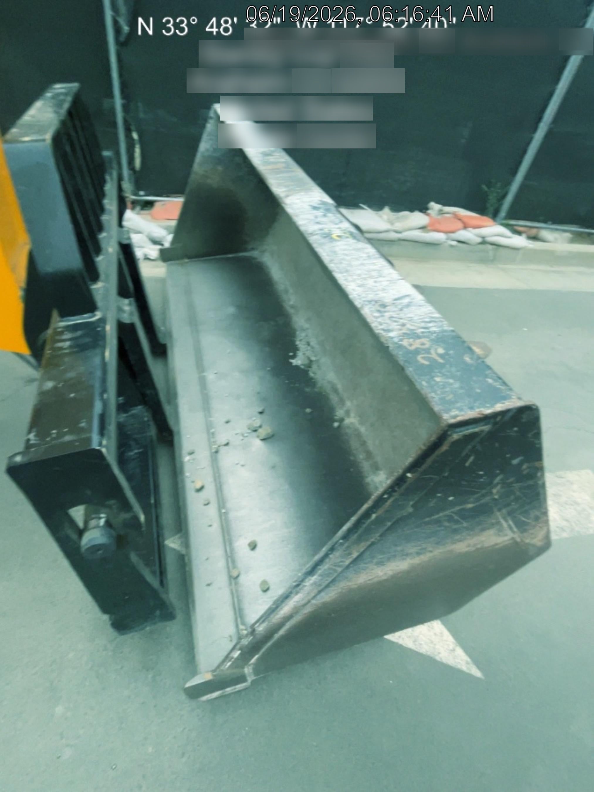 2022 JLG 1001100823