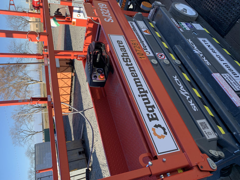 2020 Skyjack SJIII-3219 Solid NM Tires, Half height spring hinged entry gate, Dual Beacons, 800W Inverter