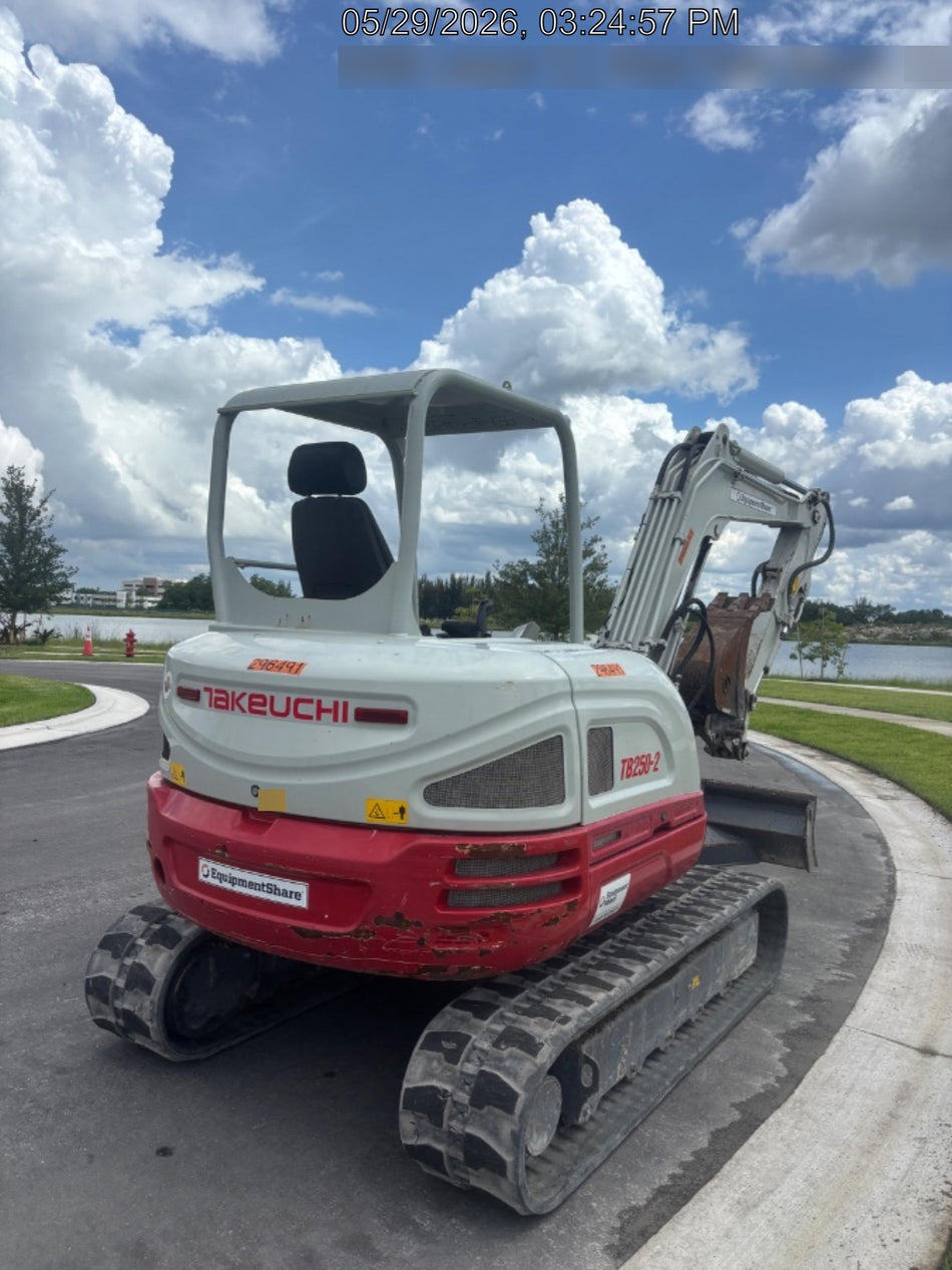 2023 TAKEUCHI TB250-2R