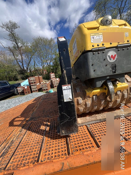 2021 TAKEUCHI 48" Pallet Forks - Takeuchi