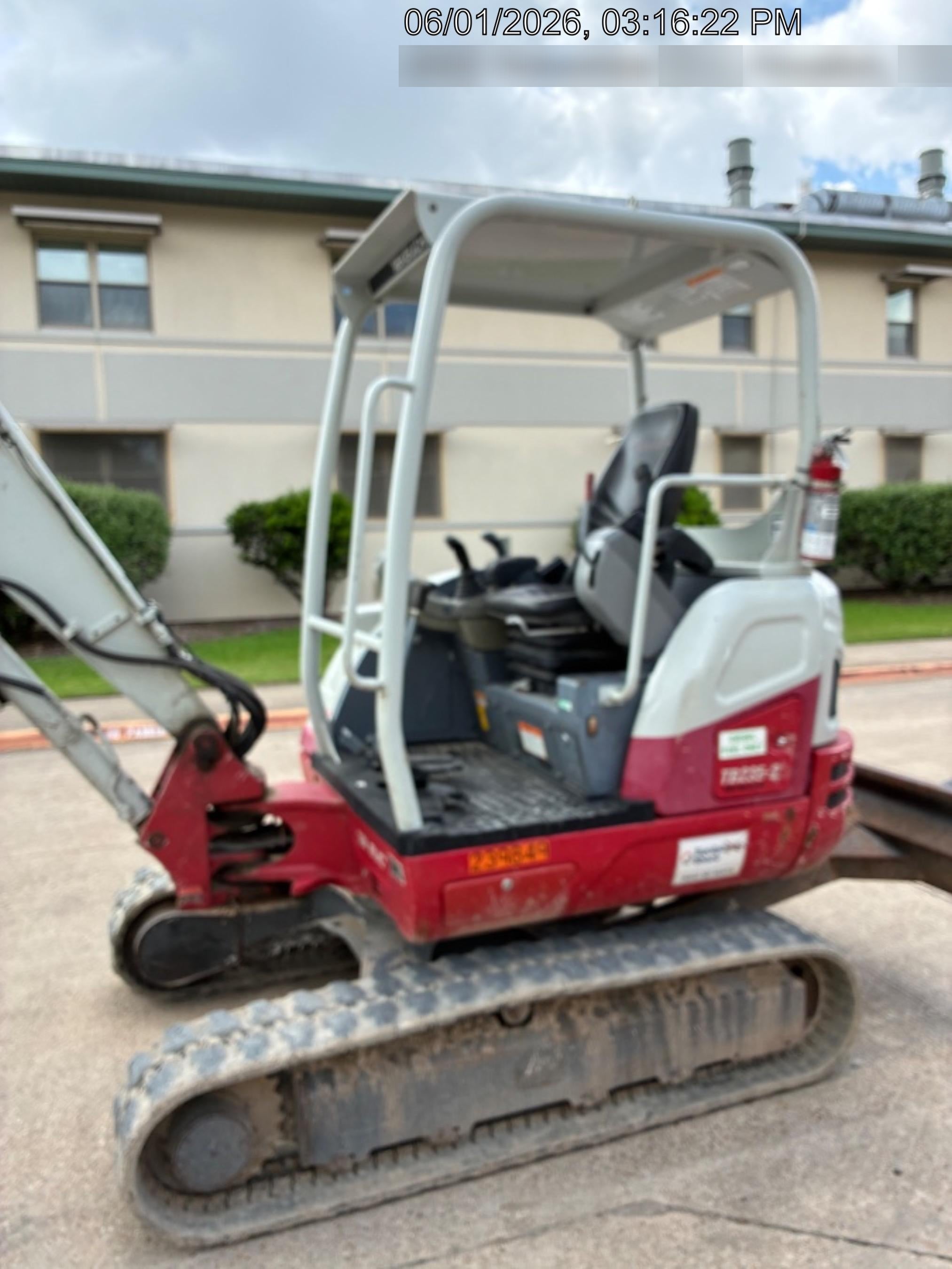 2022 TAKEUCHI TB235-2R