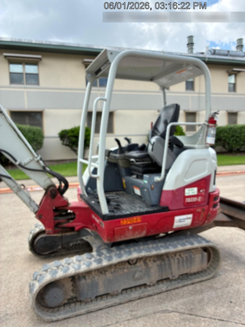 2022 TAKEUCHI TB235-2R
