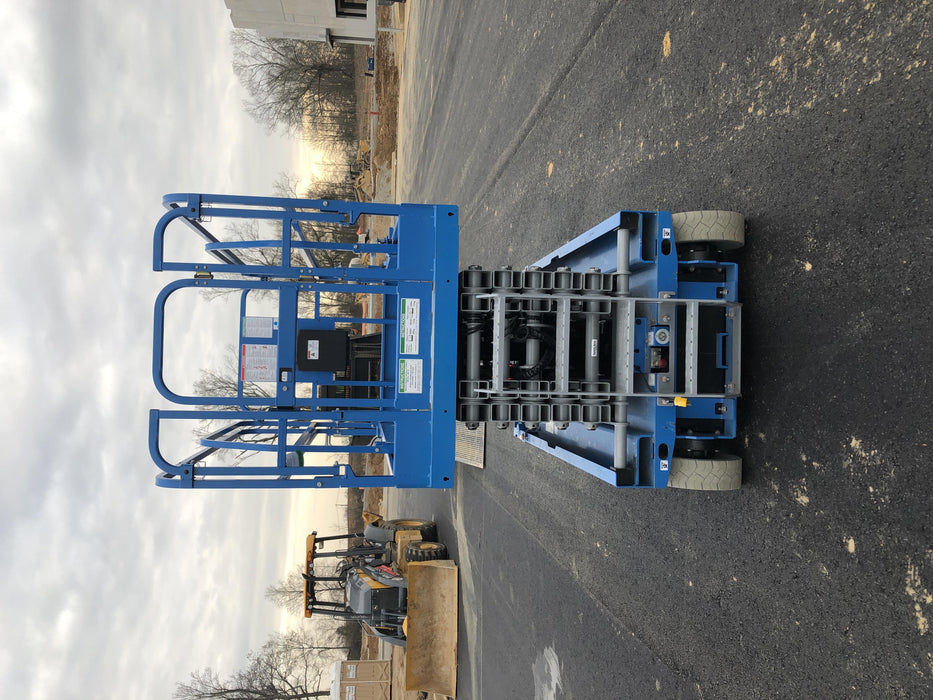 2019 Genie GS-4047 Folding rails with half height swing gate