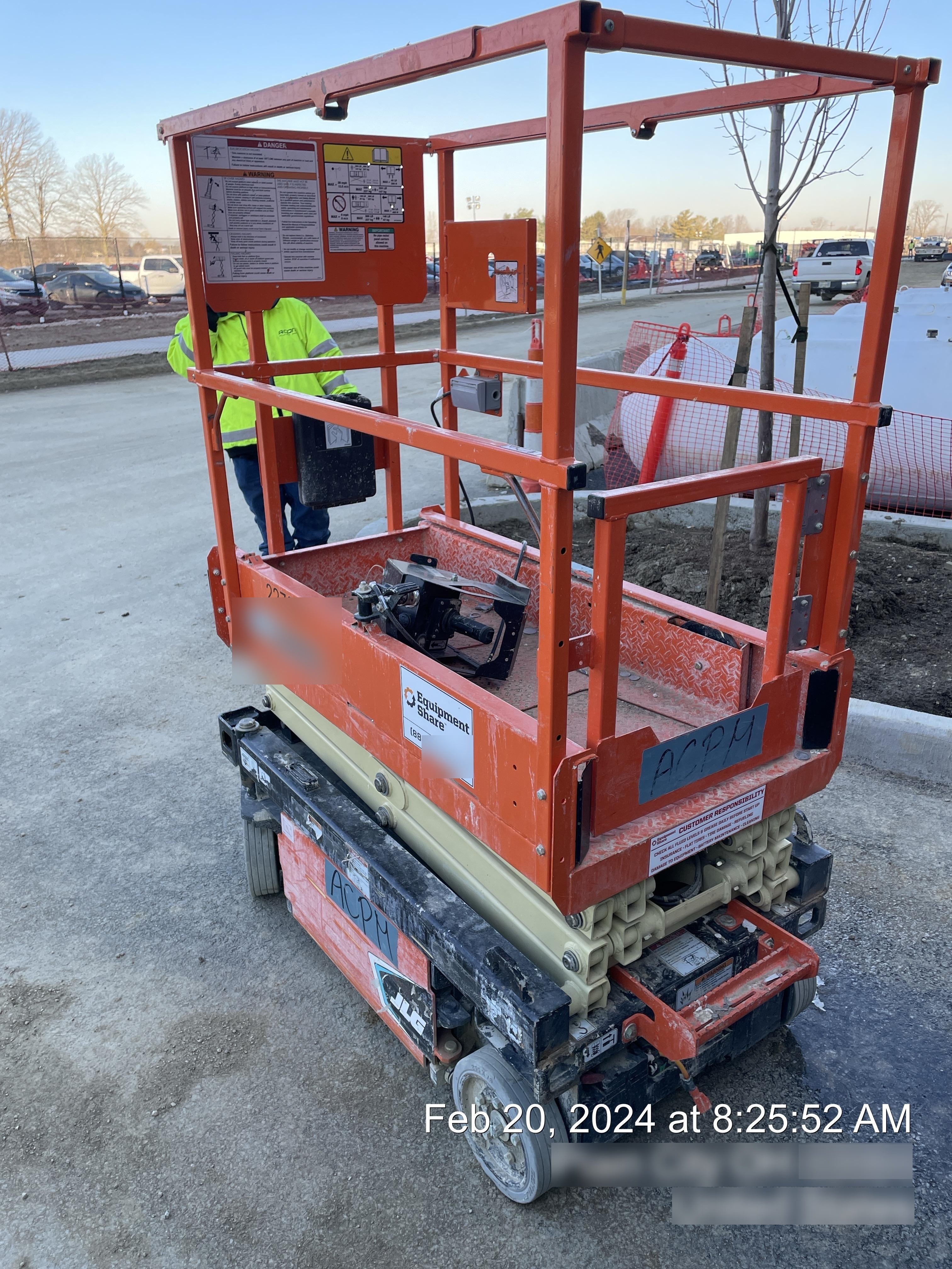 2022 JLG ES1330L