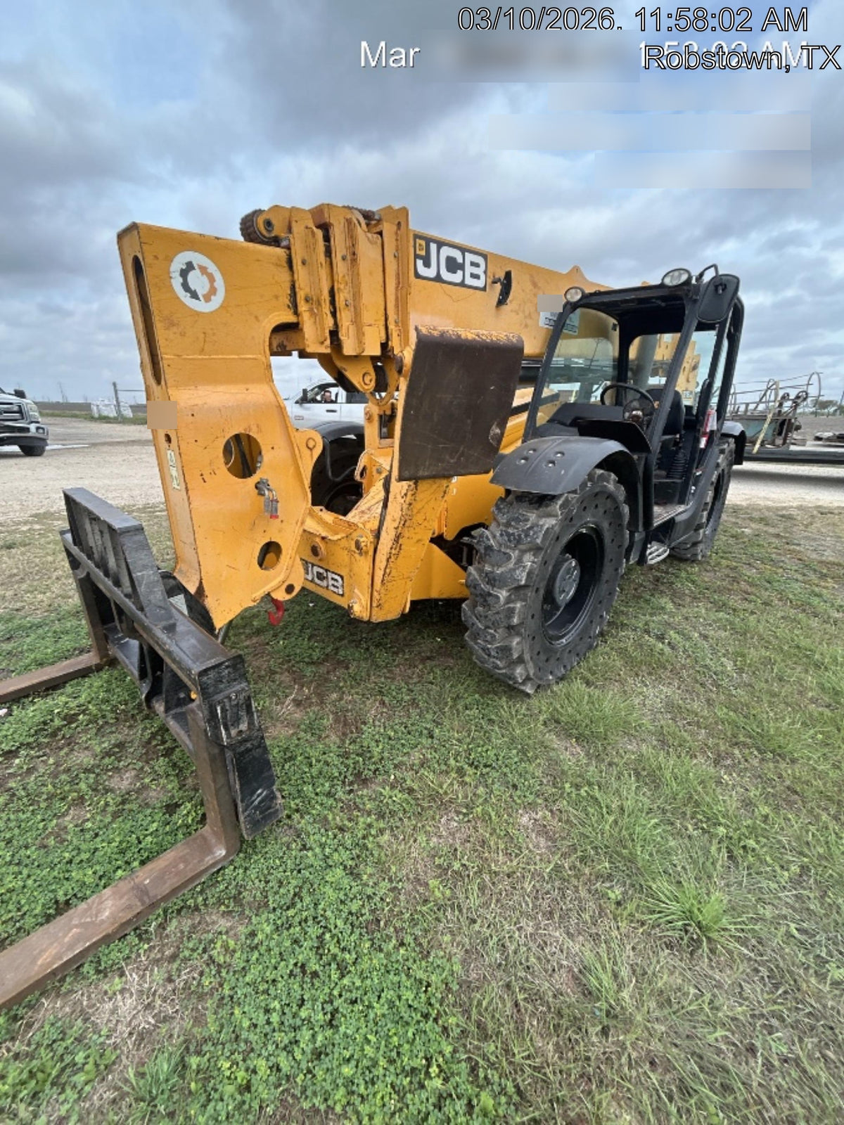2019 JCB 512-56 109 HP w/Open ROPS, Beacon, Aux Hydraulics, Worklights, Solid Tires w/66" Carriage/60" Forks