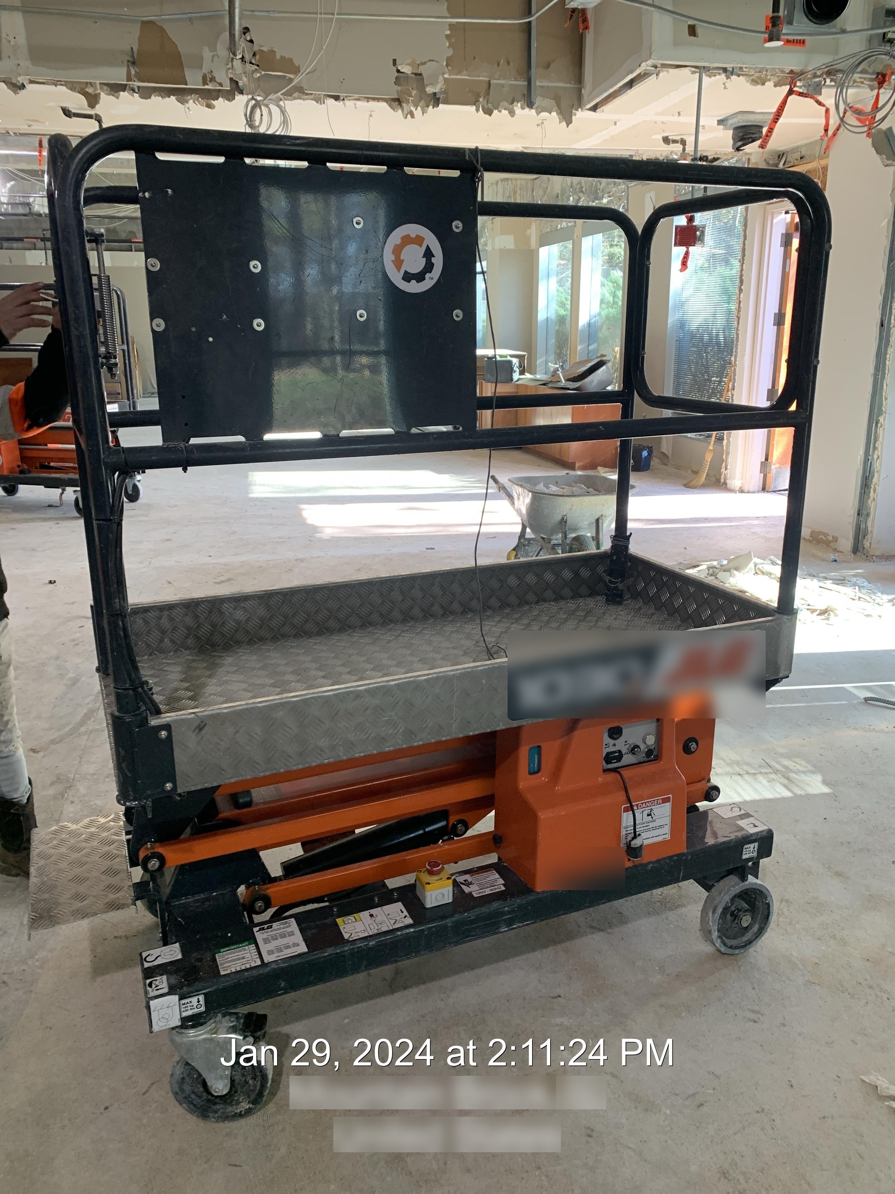 2023 JLG 1030P