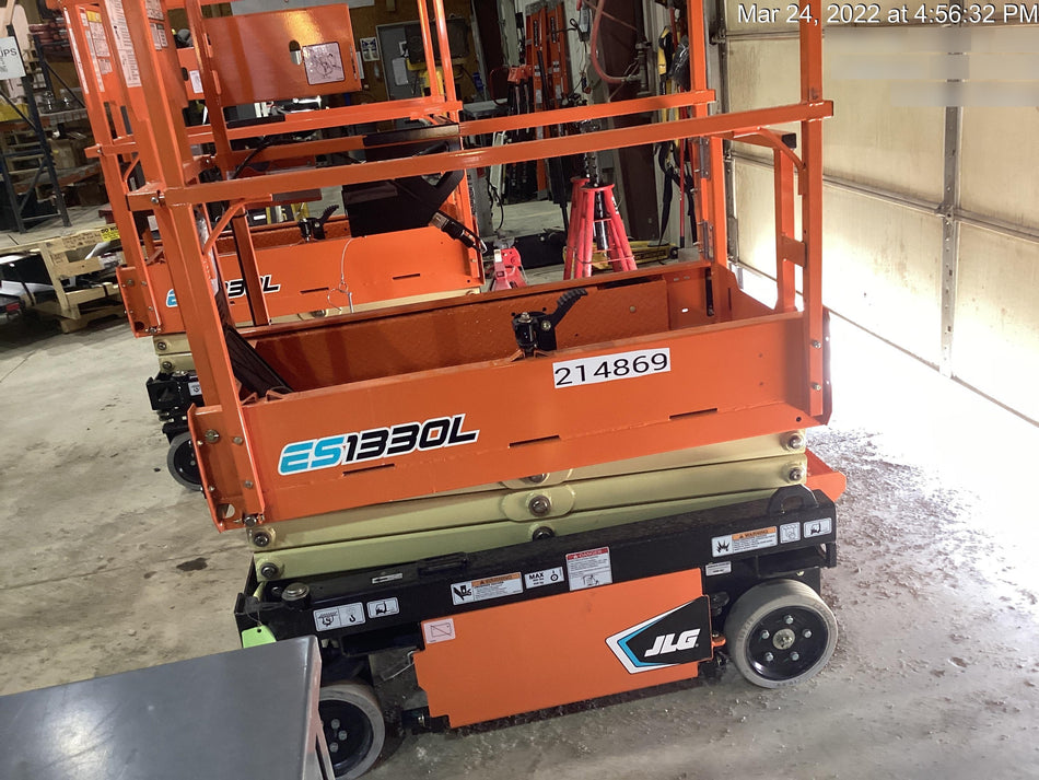 2022 JLG ES1330L