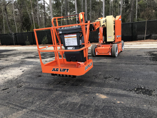 2019 JLG E300AJP